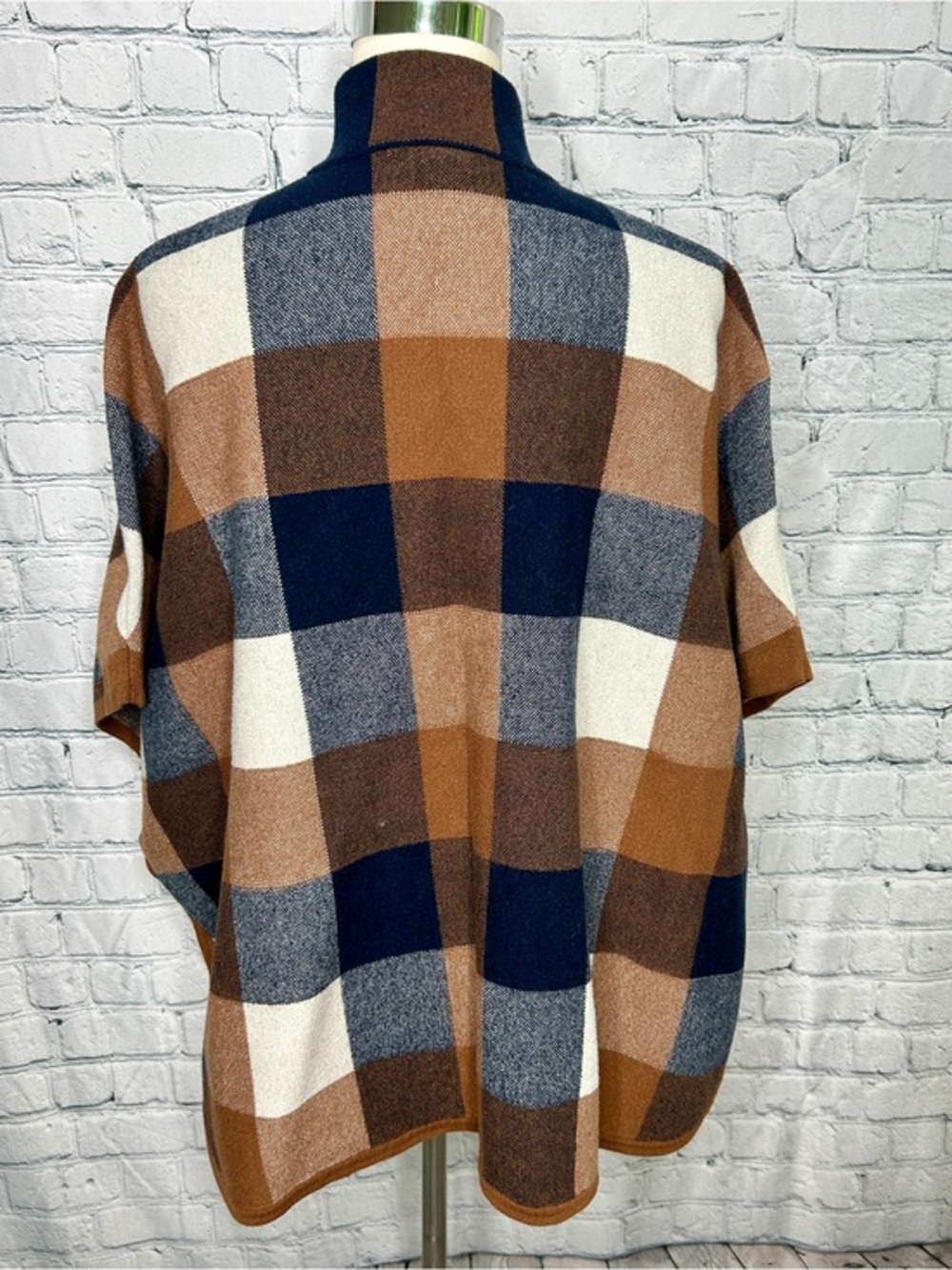 Tahari Women’s Large Plaid Poncho Cape Full Zip Brown Navy Cream Fall - Picture 6 of 9